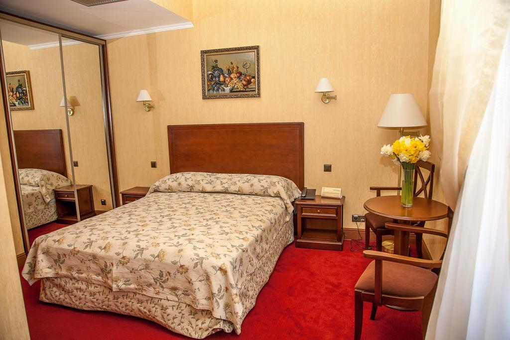 Optima Collection Kamianets-Podilskyi Hotel Екстериор снимка