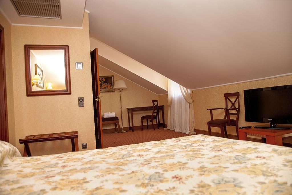 Optima Collection Kamianets-Podilskyi Hotel Екстериор снимка