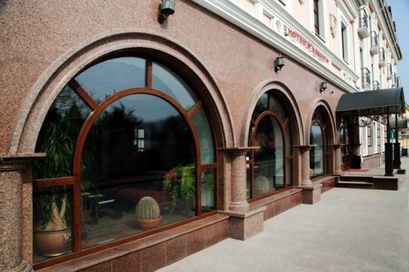 Optima Collection Kamianets-Podilskyi Hotel Екстериор снимка